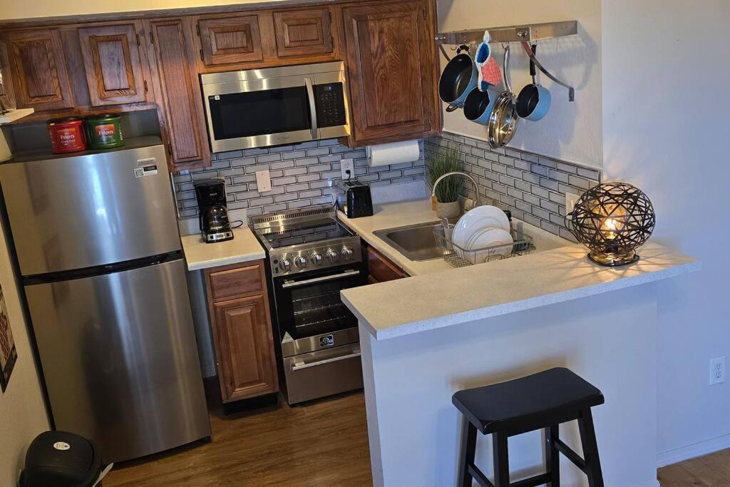 Cozy Updated Cove Of Heaven, 5Mins To Lake Hefner! أوكلاهوما سيتي المظهر الخارجي الصورة