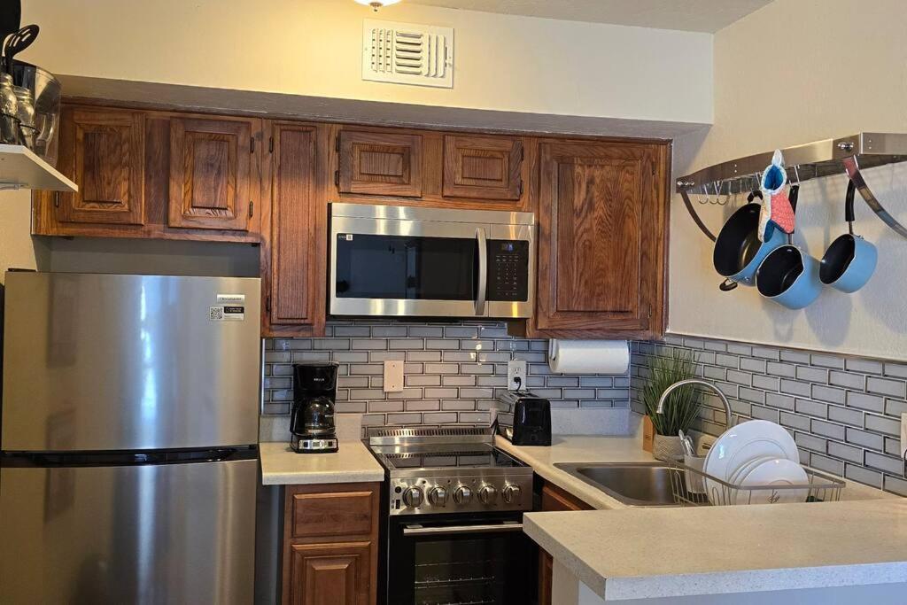 Cozy Updated Cove Of Heaven, 5Mins To Lake Hefner! أوكلاهوما سيتي المظهر الخارجي الصورة