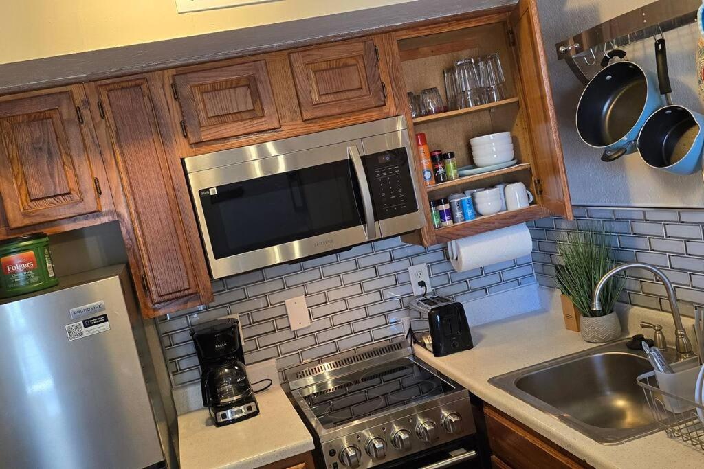 Cozy Updated Cove Of Heaven, 5Mins To Lake Hefner! أوكلاهوما سيتي المظهر الخارجي الصورة